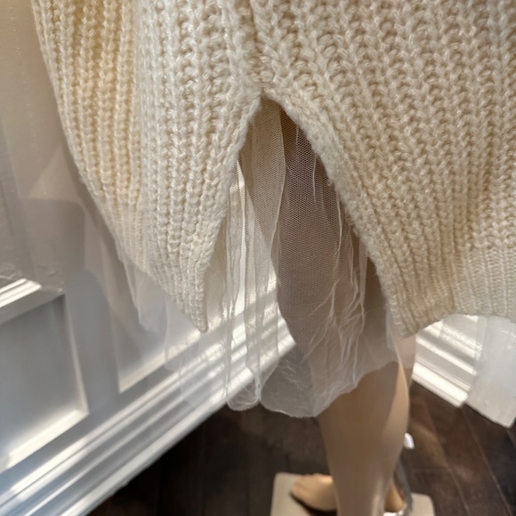 Molly Bracken Sweater L/XL New Without Tags - Picture 2 of 5